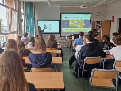 Pracownicy Katedry Biofizyki w IV LO w Bydgoszczy. Kliknij, aby powiększyć zdjęcie.